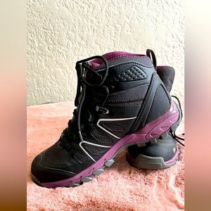 Winter boots only worn once.